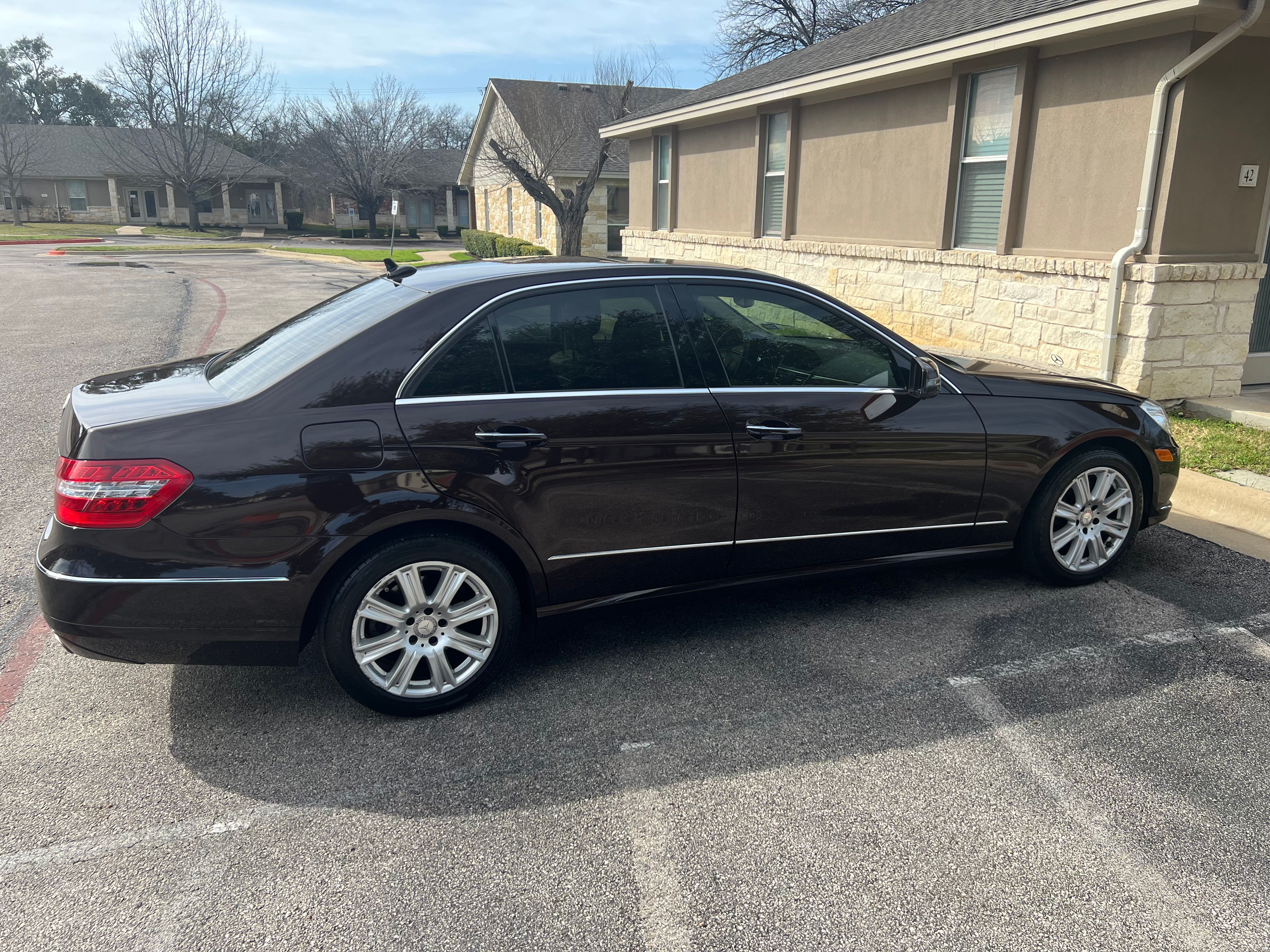Used 2013 Mercedes-Benz E 350 Sedan image 4