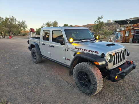 Used 2023 Jeep Gladiator Mojave w/ LED Lighting Group AWD/4WD image 2
