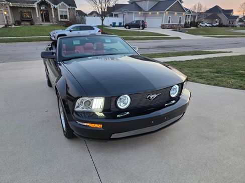 Used 2005 Ford Mustang GT Premium image 8