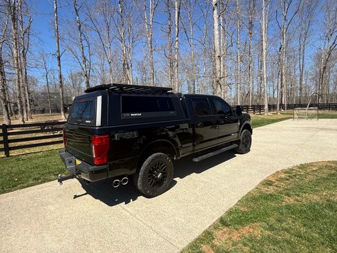 Used 2022 Ford F250 Lariat w/ Black Appearance Pkg AWD/4WD image 2