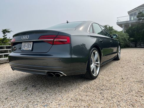 Used 2015 Audi S8 image 26
