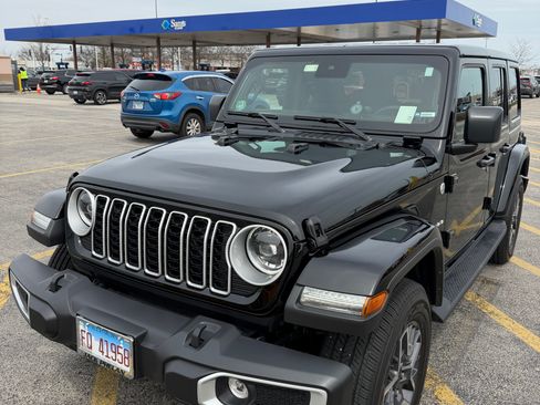 Used 2024 Jeep Wrangler Unlimited Sahara image 4