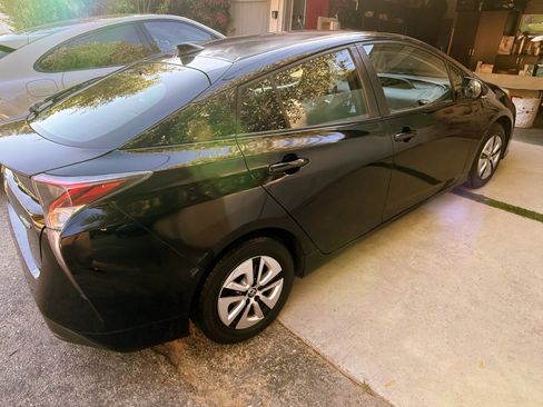 Used 2016 Toyota Prius Four FWD image 2