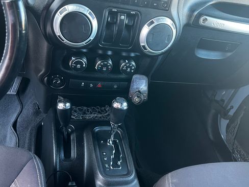 Used 2014 Jeep Wrangler Sahara image 9