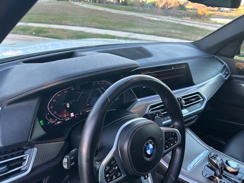 Used 2022 BMW X5 xDrive40i w/ M Sport Package image 23