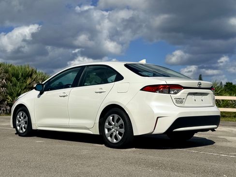 Used 2021 Toyota Corolla LE image 5