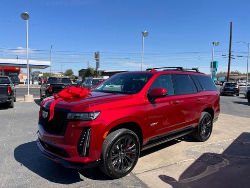 Used 2023 Cadillac Escalade V w/ LPO, ONYX Package image 1