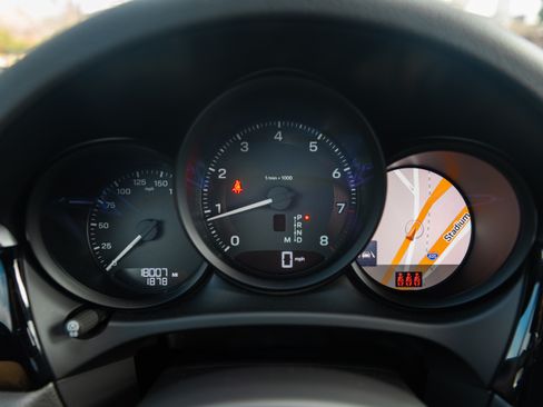 Used 2022 Porsche Macan Sport Edition image 5