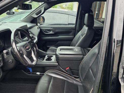 Used 2021 GMC Yukon XL SLT w/ SLT Luxury Package image 14