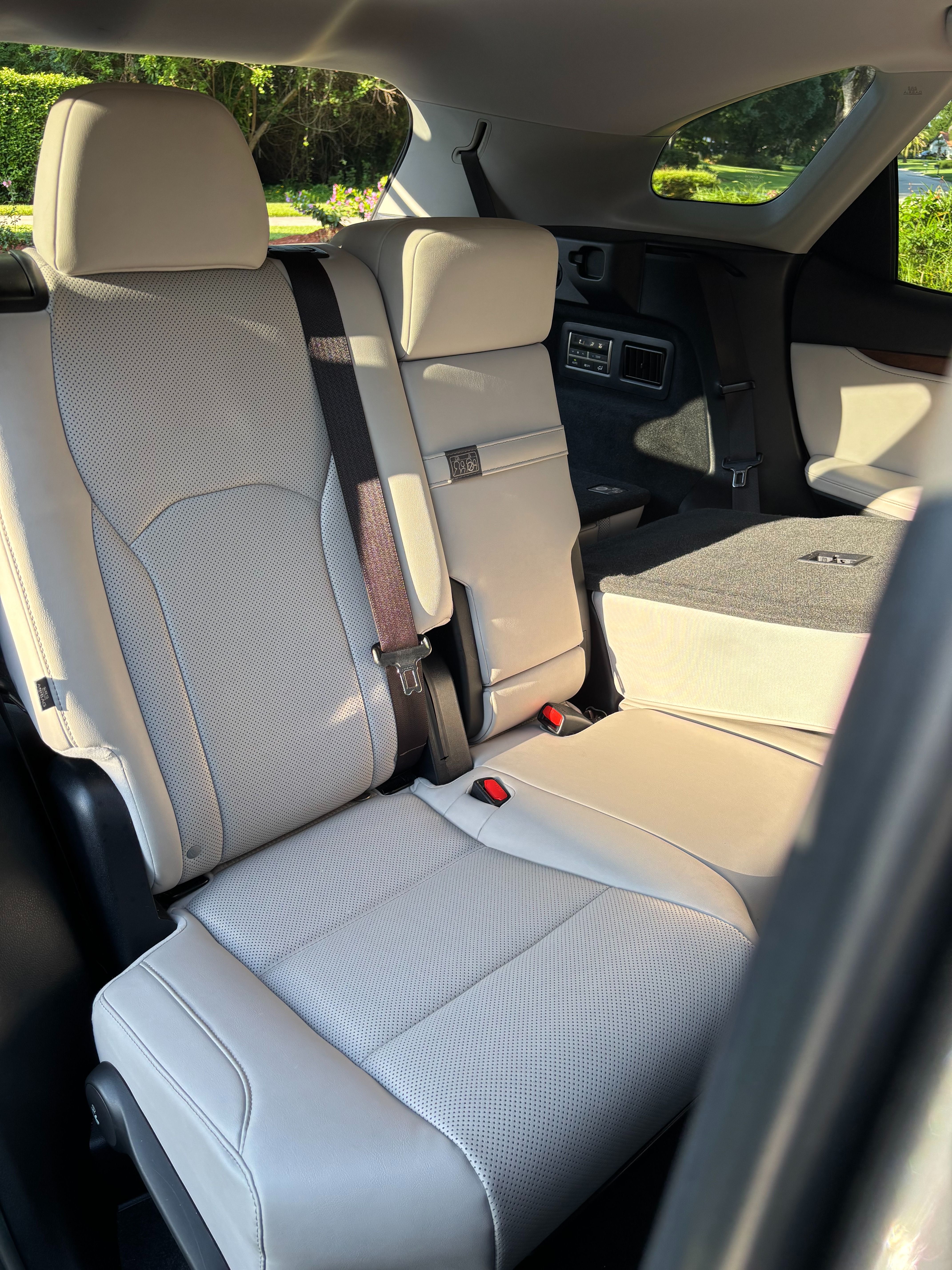 Used 2022 Lexus RX 350L FWD w/ Premium Package image 12