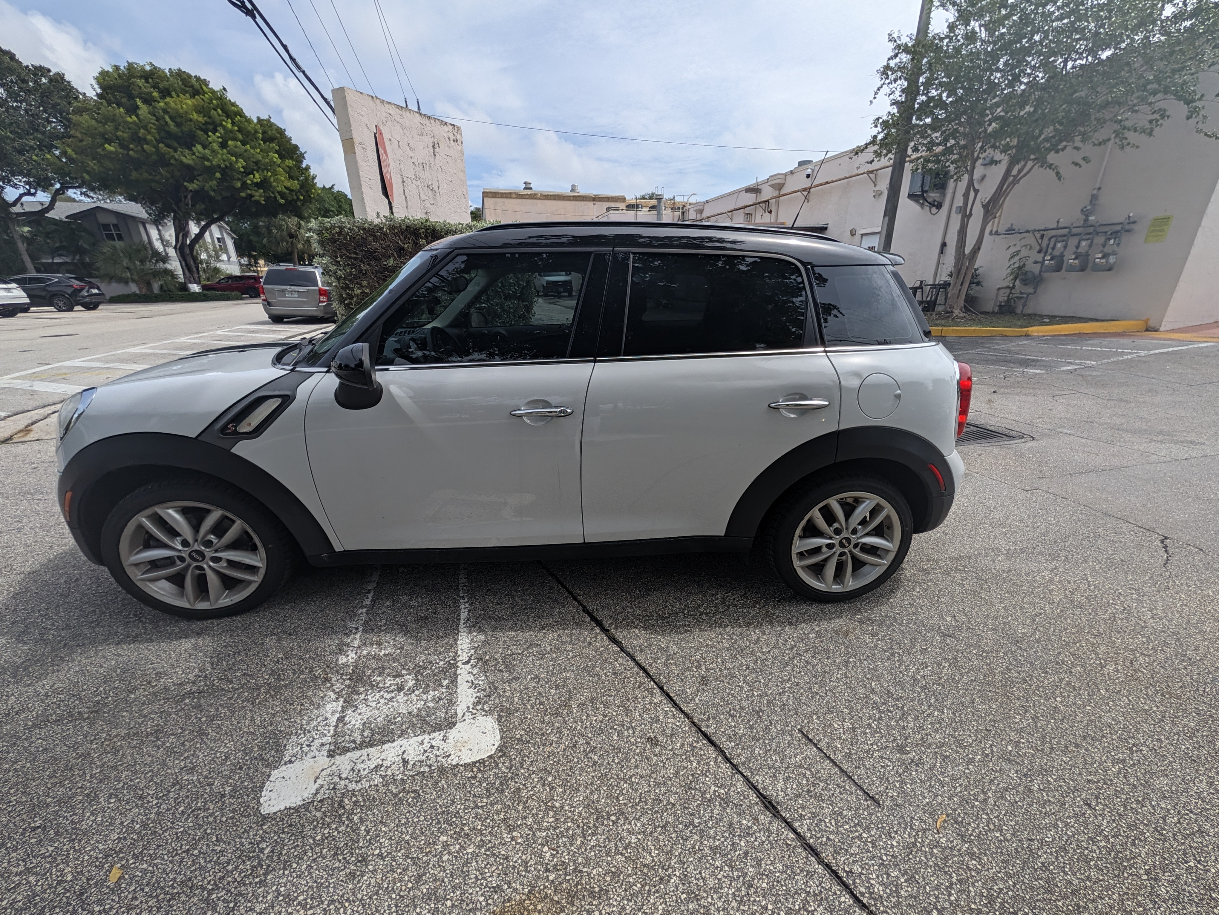 Used 2014 MINI Cooper Countryman S FWD image 1