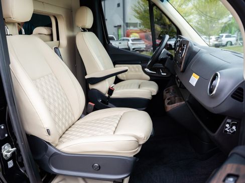 Used 2023 Mercedes-Benz Sprinter 3500 image 15