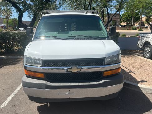 Used 2020 Chevrolet Express 2500 w/ Driver Convenience Package RWD image 2