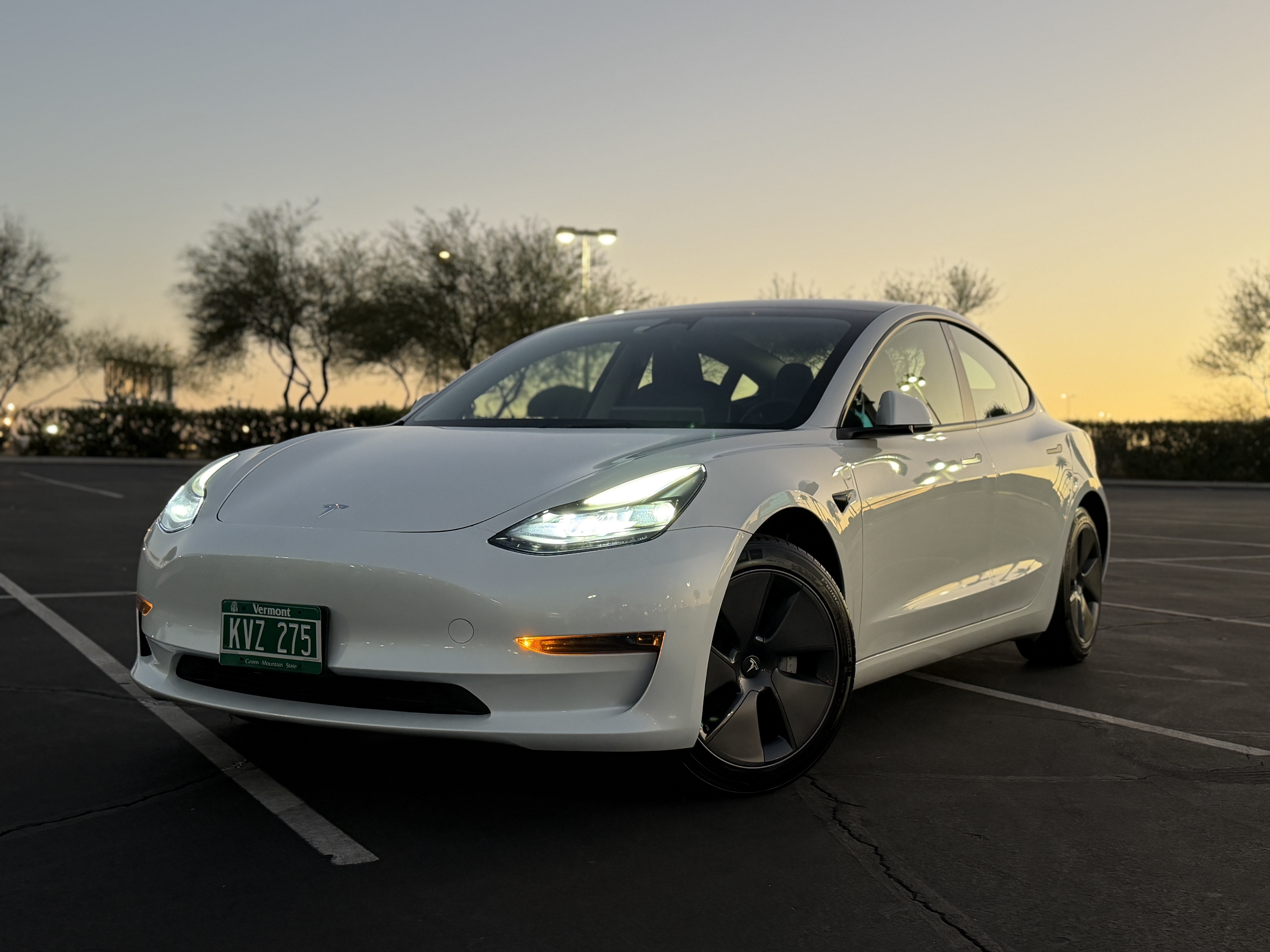 Used 2023 Tesla Model 3 Standard Range RWD image 1