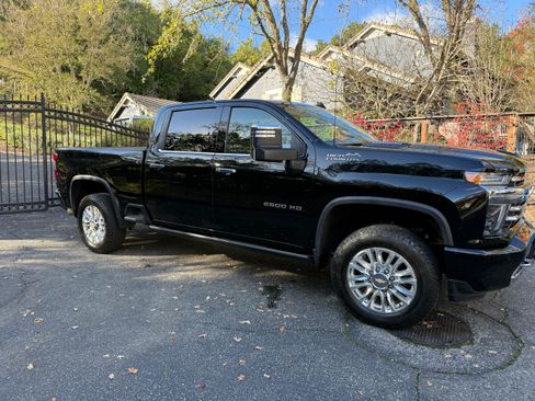 Used 2022 Chevrolet Silverado 2500 High Country w/ Z71 Off-Road Package image 1