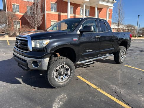 Used 2013 Toyota Tundra SR5 w/ SR5 Pkg image 1