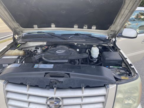 Used 2003 Cadillac Escalade AWD w/ Marketing Vehicle Package image 6