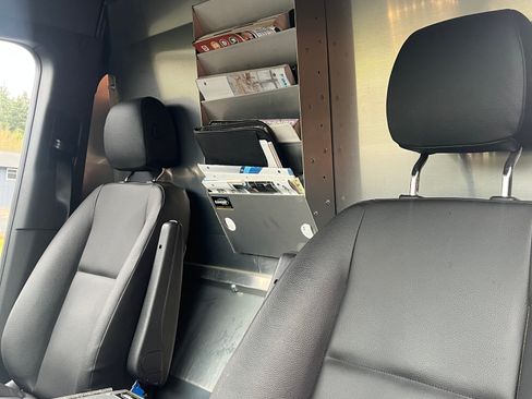 Used 2021 Mercedes-Benz Sprinter 2500 image 15