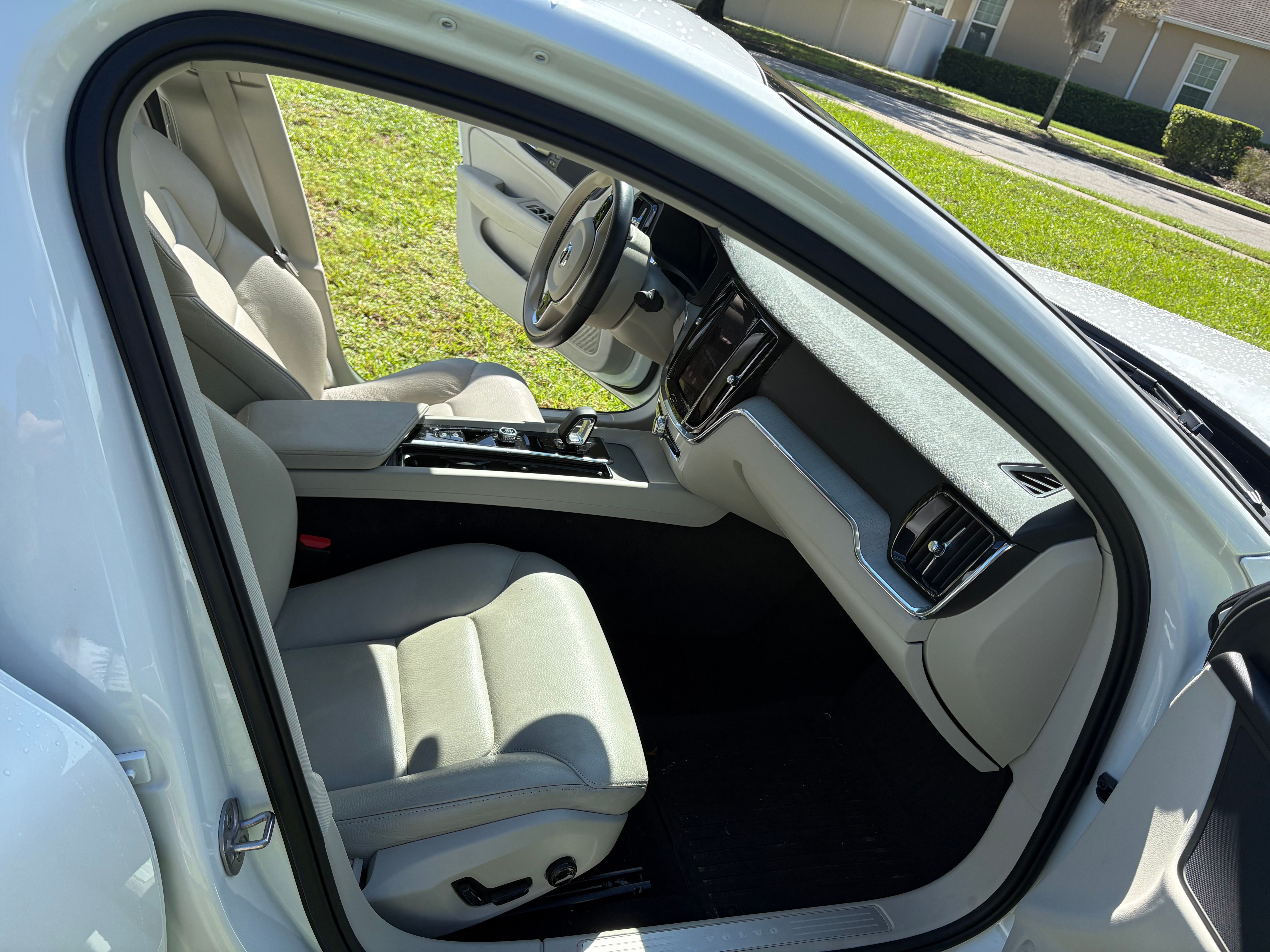 Used 2024 Volvo S60 B5 Plus w/ Protection Package Premier AWD/4WD image 10