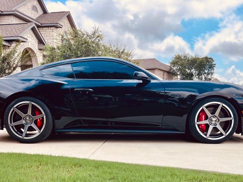 Used 2025 Ford Mustang GT Premium w/ GT Performance Package RWD image 5