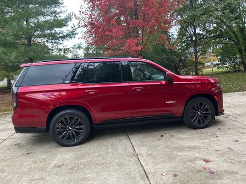 Used 2023 Cadillac Escalade V w/ LPO, ONYX Package image 6