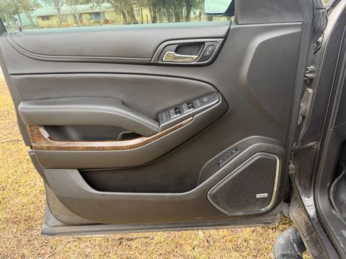 Used 2017 Chevrolet Suburban LT image 9