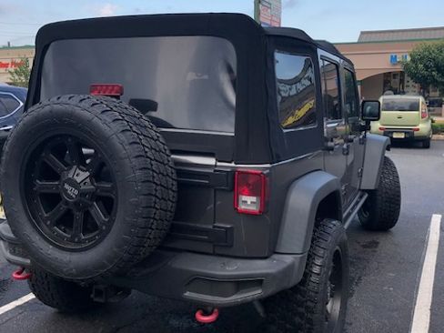 Used 2014 Jeep Wrangler Unlimited Rubicon image 2