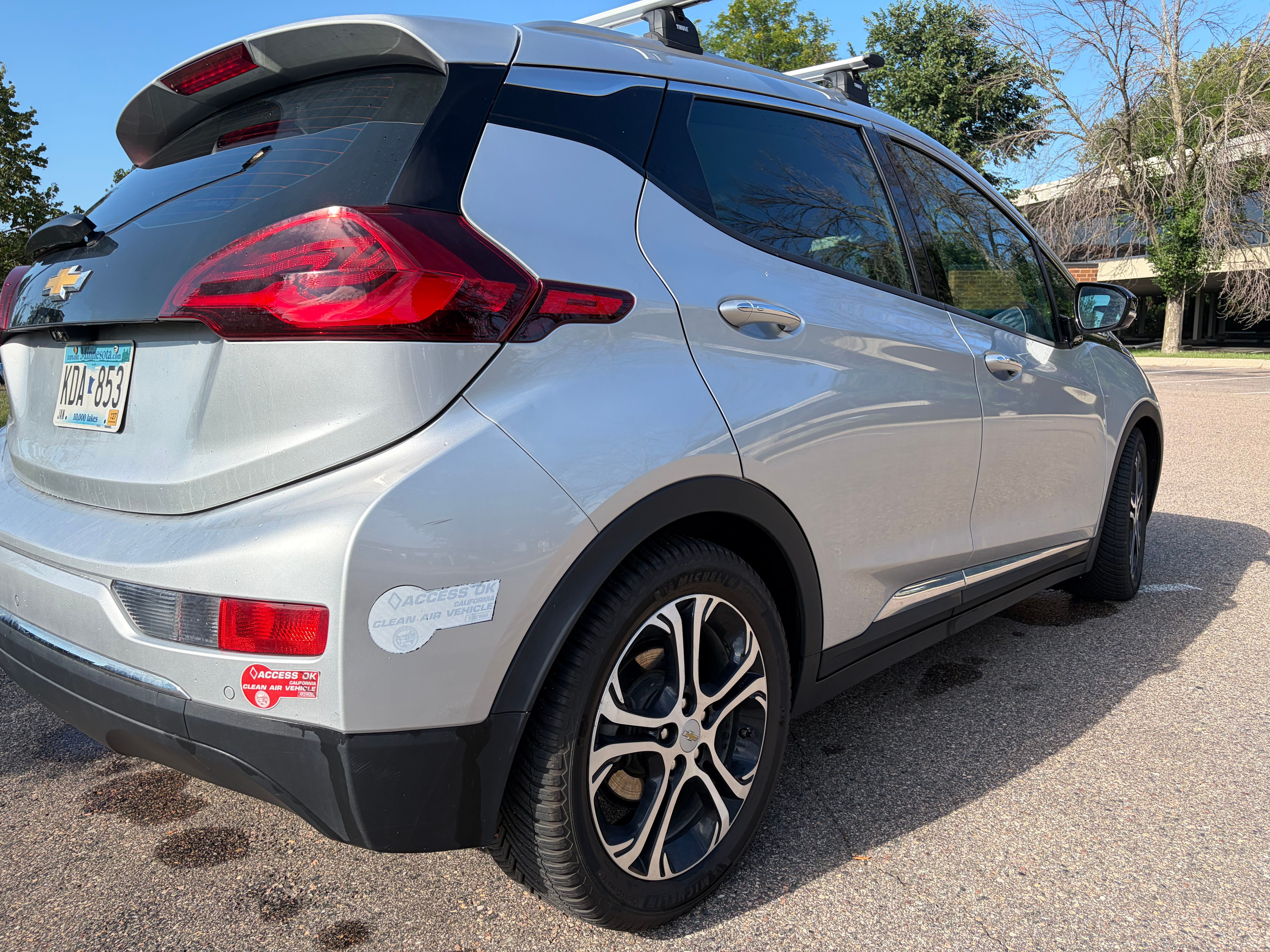 Used 2017 Chevrolet Bolt Premier w/ Driver Confidence II Package FWD image 6