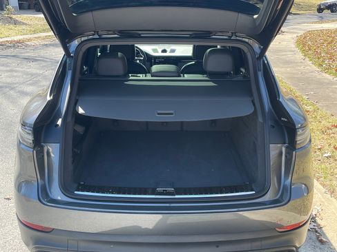 Used 2019 Porsche Cayenne Sport Utility 4D image 10