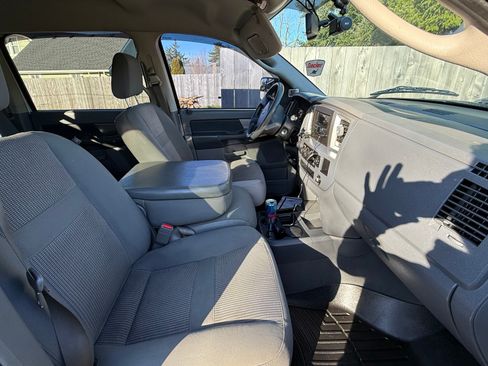 Used 2007 Dodge Ram 3500 Truck SLT w/ Light Group image 2