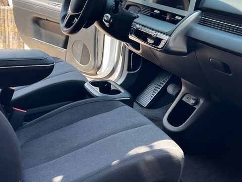 Used 2024 Hyundai Ioniq 5 SEL image 6