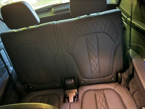 Used 2023 BMW X7 xDrive40i w/ Executive Package image 15