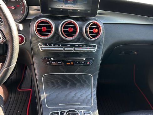 Used 2018 Mercedes-Benz GLC 300 4MATIC image 12