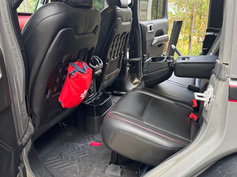 Used 2019 Jeep Wrangler Unlimited Rubicon image 16