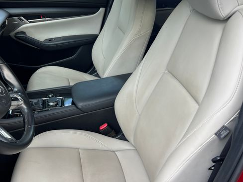 Used 2020 MAZDA MAZDA3 Hatchback w/ Preferred Package image 13