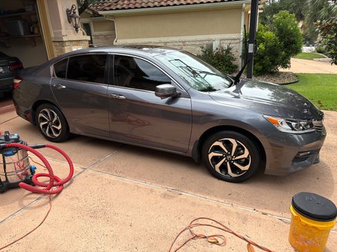 Used 2017 Honda Accord EX image 27
