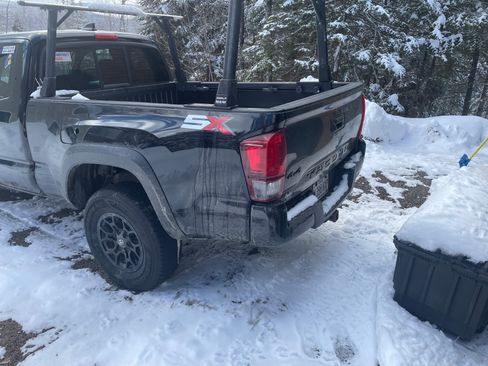 Used 2020 Toyota Tacoma SR w/ SX Package image 4