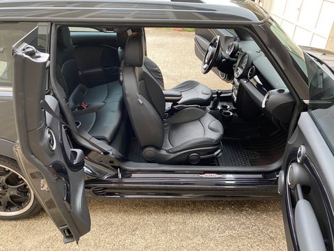 Used 2010 MINI Cooper Clubman S image 1