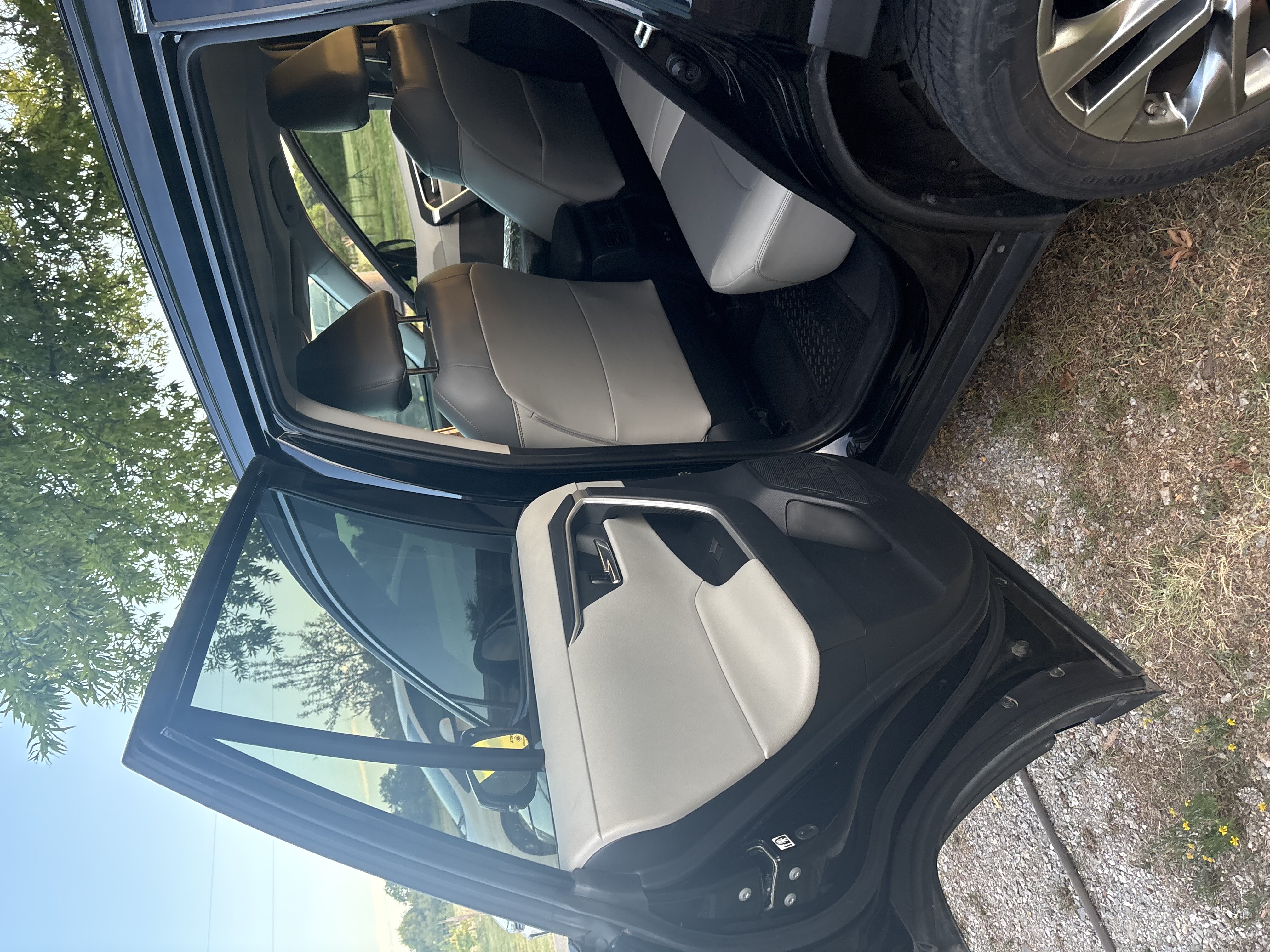 Used 2019 Toyota RAV4 XLE Premium FWD image 12