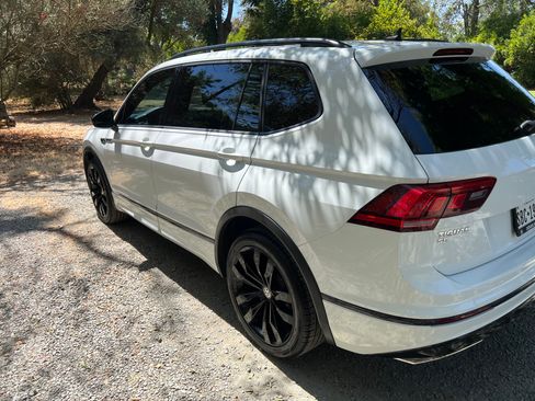 Used 2020 Volkswagen Tiguan SE R-Line image 2