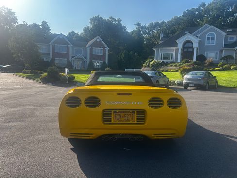 Used 2002 Chevrolet Corvette Convertible w/ Preferred Equipment Group2 RWD image 2