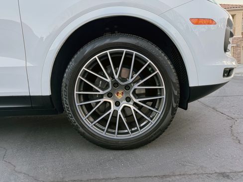 Used 2019 Porsche Cayenne image 13
