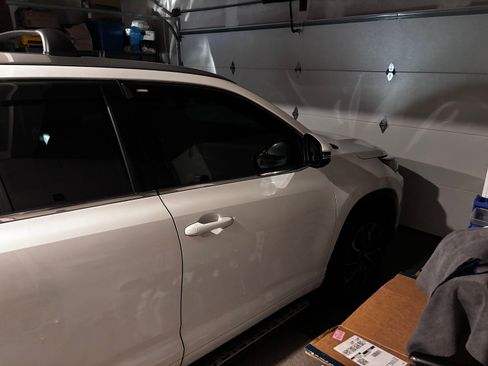 Used 2018 Toyota Highlander Limited AWD/4WD image 2