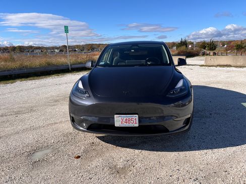 Used 2024 Tesla Model Y Long Range image 2