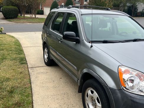 Used 2005 Honda CR-V LX image 2