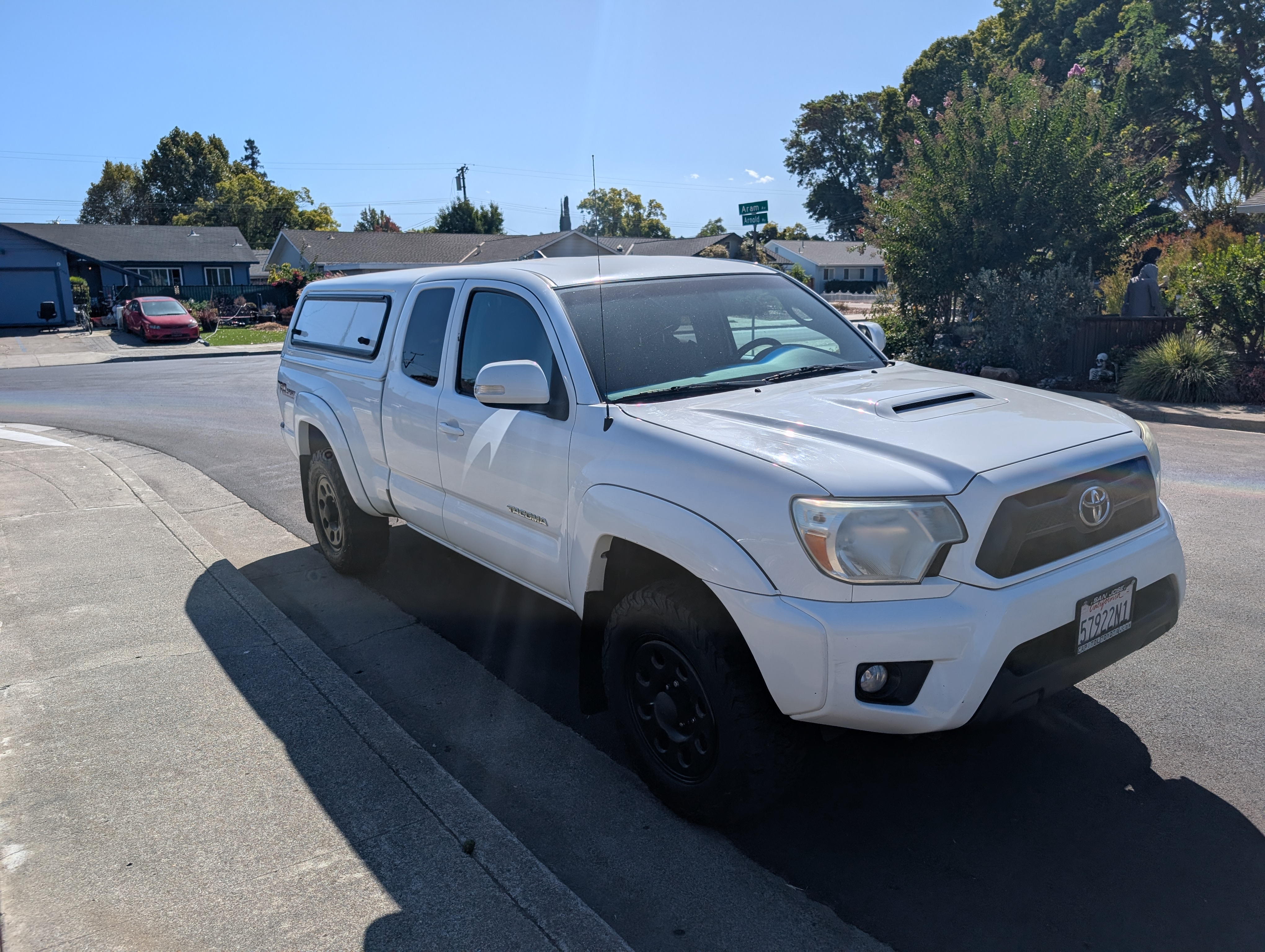 Used 2014 Toyota Tacoma 4x4 Access Cab V6 w/ TRD Sport Package image 2