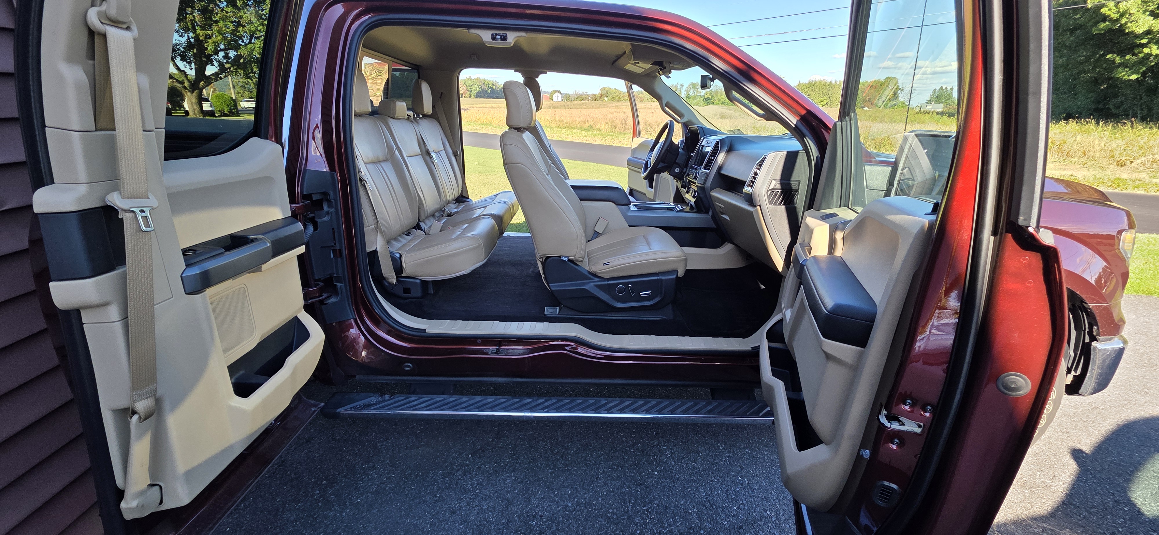 Used 2016 Ford F150 XLT w/ Equipment Group 302A Luxury AWD/4WD image 12