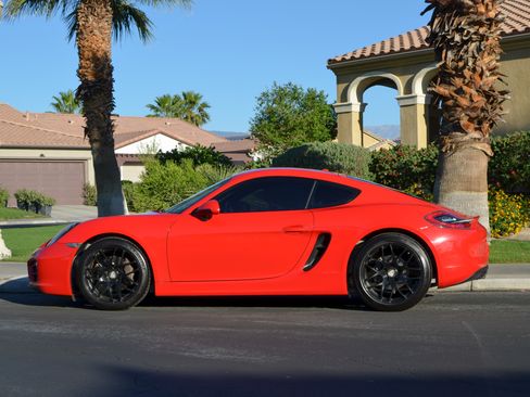 Used 2014 Porsche Cayman image 2