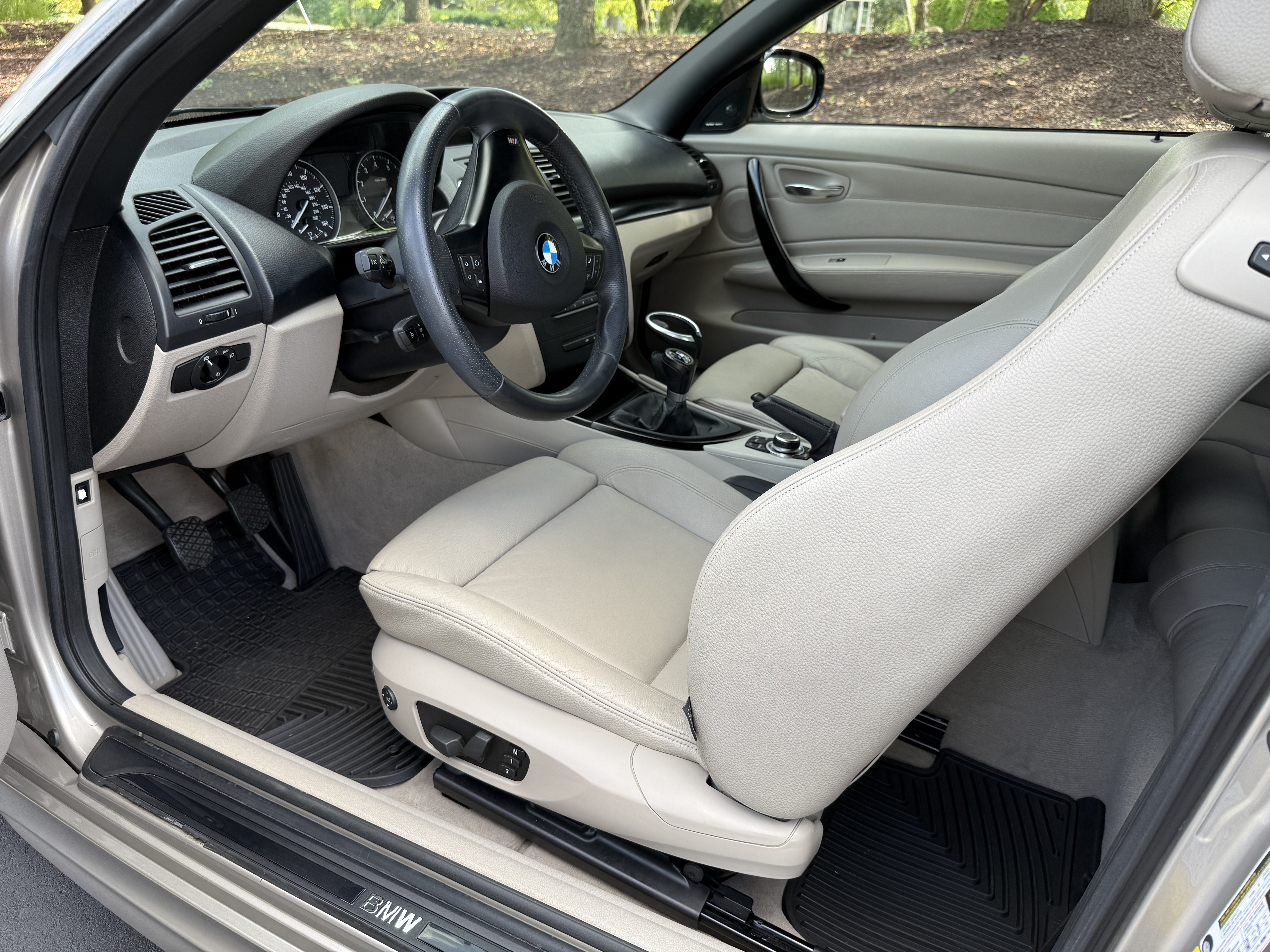 Used 2011 BMW 135i Convertible RWD image 22
