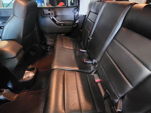 Used 2012 Jeep Wrangler Unlimited Sahara image 7